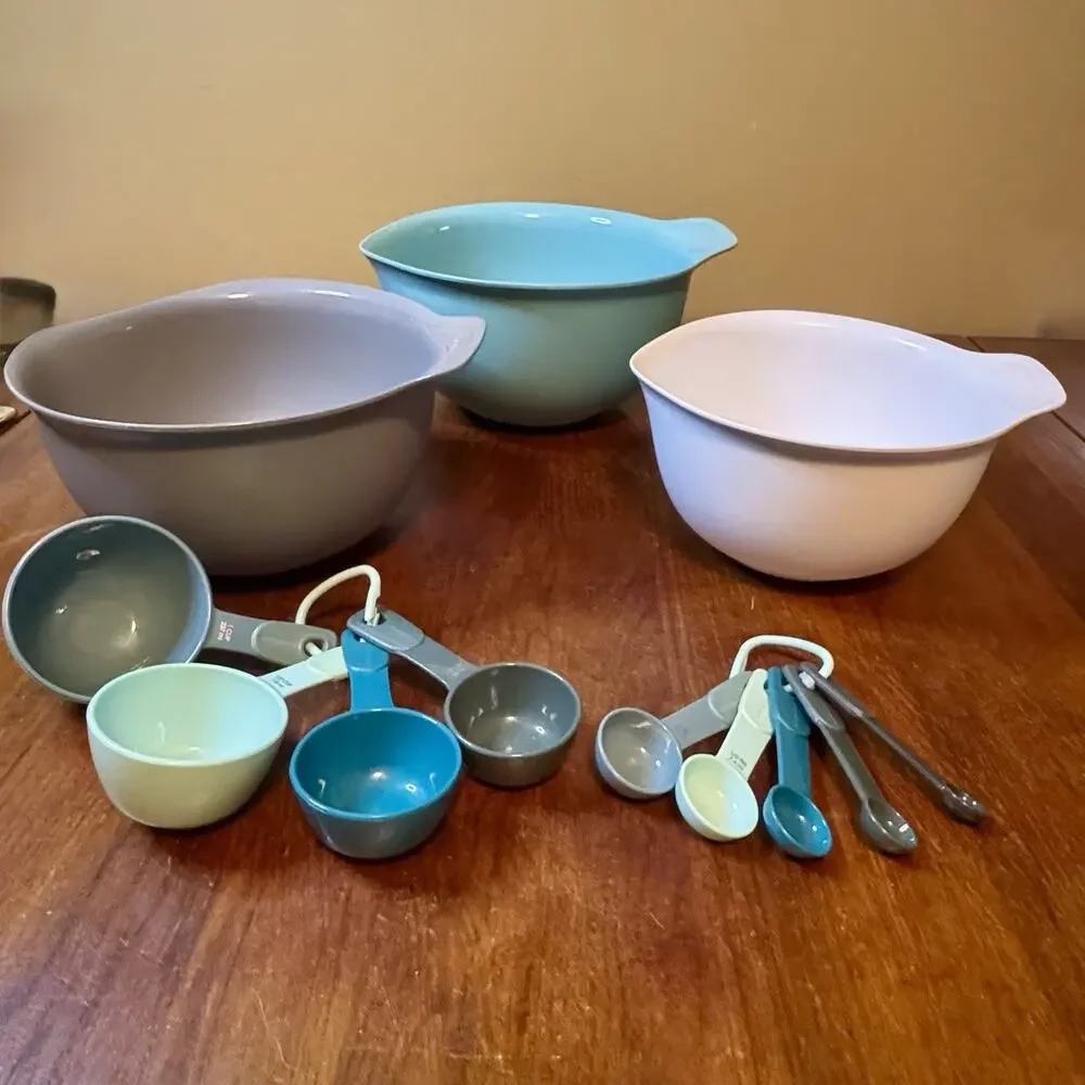 KitchenAid 3 Nesting Non Slip Mixing Bowls Measuring Cups & Spoons Set